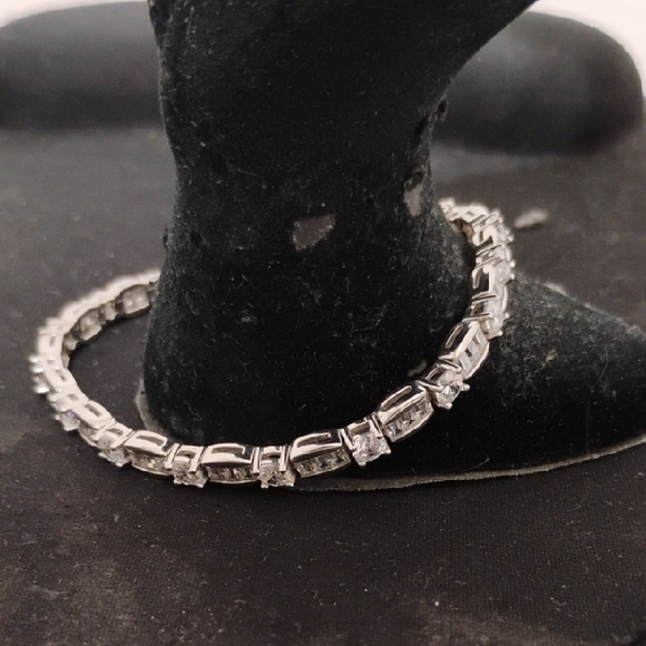 Silver Tennis Bracelet with Prong Setting and Continuous Sparkle - Picture 1 of 7